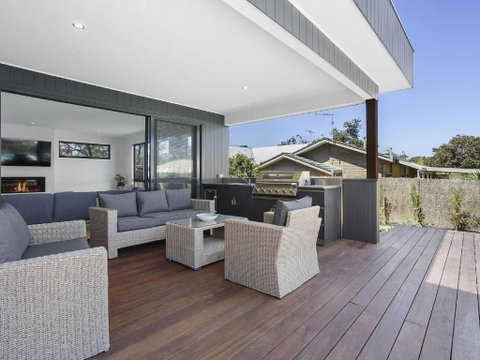 Pool And Spa - 300m Walk To Beach - Sydneys Hotel 2