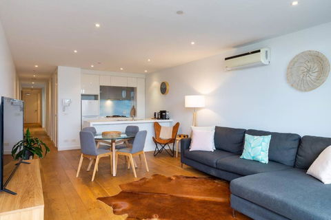 PORT MELBOURNE - A Stay At The Bay - Sydneys Hotel 0