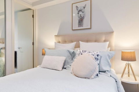 PORT MELBOURNE - A Stay At The Bay - Sydneys Hotel 2