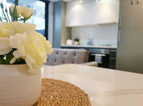 PR126-1 BR Comfy Stay Next To Station With FREE Parking - Sydneys Hotel 1