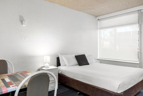 Red Carpet Motel - Sydneys Hotel 0