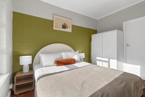 Prickly Pear Stays In Plympton - Sydneys Hotel 0