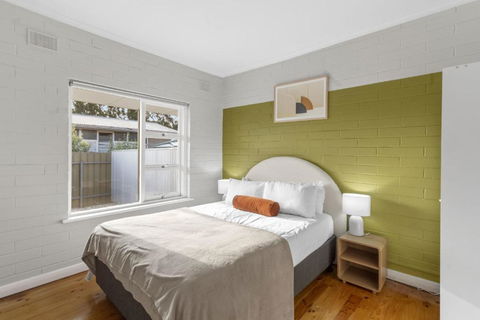 Prickly Pear Stays In Plympton - Sydneys Hotel 1