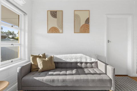 Prickly Pear Stays In Plympton - Sydneys Hotel 3