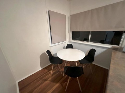 Private 1 Bedroom Apartment With Fenced Yard - Sydneys Hotel 1