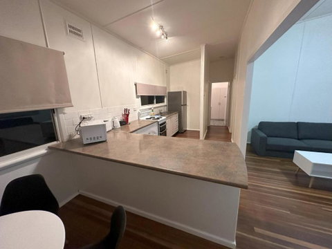 Private 1 Bedroom Apartment With Fenced Yard - Sydneys Hotel 2
