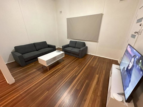 Private 1 Bedroom Apartment With Fenced Yard - Sydneys Hotel 3