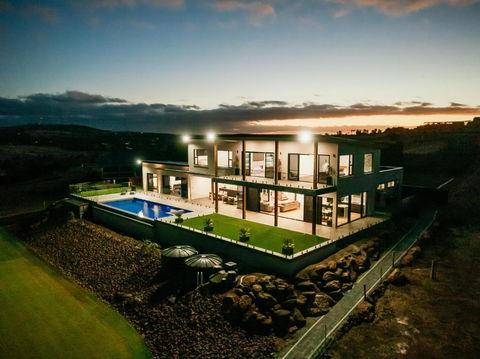 Pure Heaven - Sydneys Hotel 0