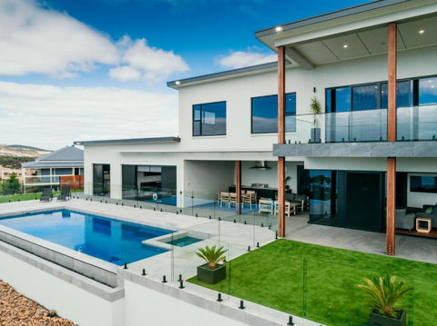 Pure Heaven - Sydneys Hotel 1