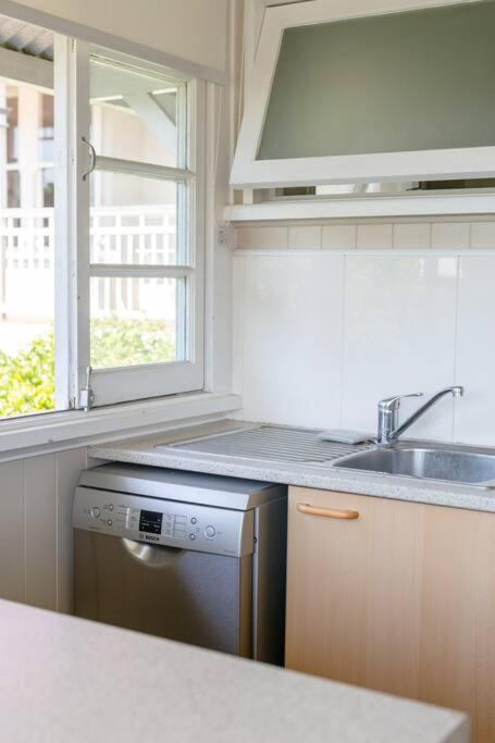 Quaint & Cosy 1 Bedroom Apartment In Queenslander. - Sydneys Hotel 2