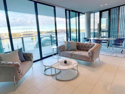 RARE Luxury Waterfront Living - Sydneys Hotel 0