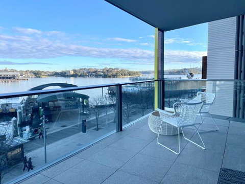 RARE Luxury Waterfront Living - Sydneys Hotel 1