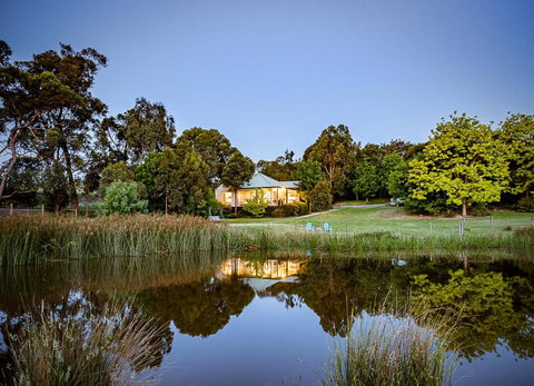 Raynella Alpaca Farmstay - Sydneys Hotel 0