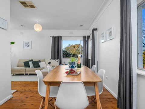 Read Place Retreat - Sydneys Hotel 0