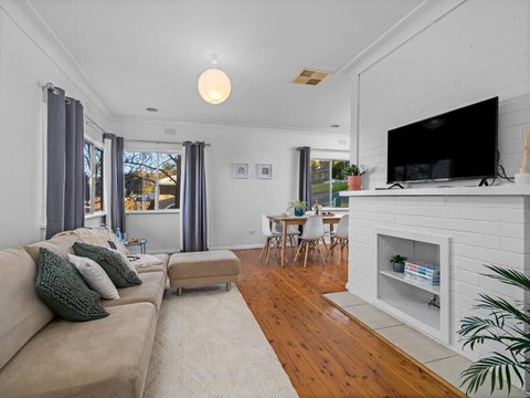 Read Place Retreat - Sydneys Hotel 1