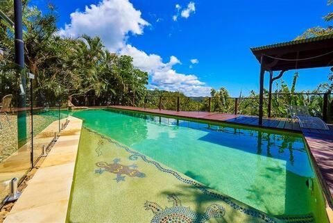 Private Access Retreat 1 Queen Bedroom W Stunning Pool And Ocean Views - Sydneys Hotel 1