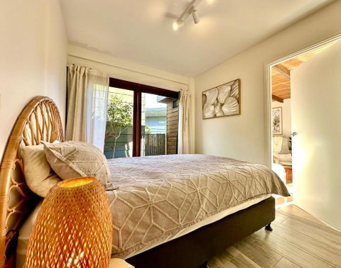 Private Access Retreat 1 Queen Bedroom W Stunning Pool And Ocean Views - Sydneys Hotel 2