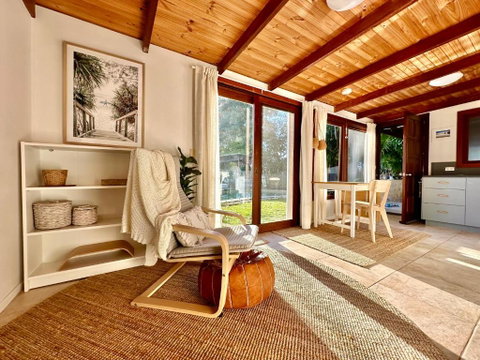 Private Access Retreat 1 Queen Bedroom W Stunning Pool And Ocean Views - Sydneys Hotel 0