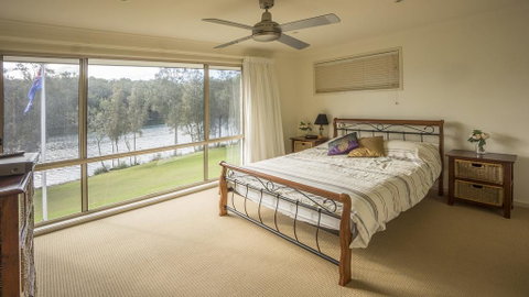 Atlantis On Lake Conjola - Sandra St 1 Lake Conjola - Sydneys Hotel 1