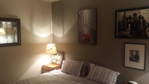 Aura Of The Dandenongs - Sydneys Hotel 1