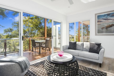 Avalon Tree House - Sydneys Hotel 0