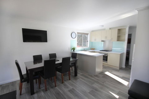 Avondel Caravan Park - Sydneys Hotel 3