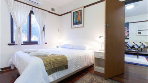 B4 Apartment Close To City, UWA, Nedlands & Swan River - Sydneys Hotel 1
