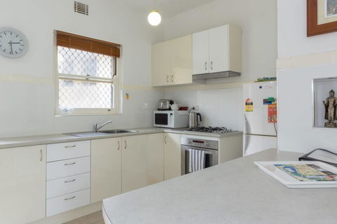 B6 Close To UWA, Swan River, Cafes & The New Childrens Hospital - Sydneys Hotel 3
