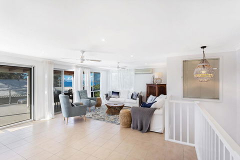 Bagnall Avenue, 1 - Sydneys Hotel 1