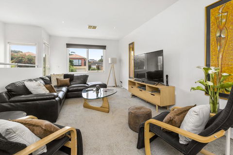 BANGALOW - MORNINGTON - Sydneys Hotel 3