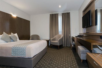 Bankstown Motel 10 with Sydneys Hotel