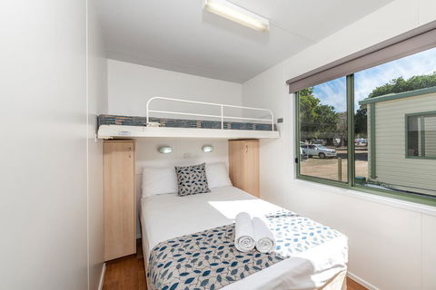 Bargara Beach Caravan Park - Sydneys Hotel 3