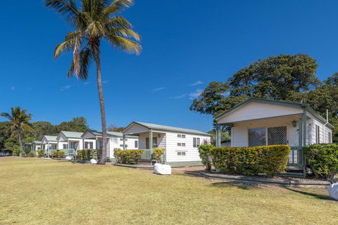 Bargara Beach Caravan Park - Sydneys Hotel 0