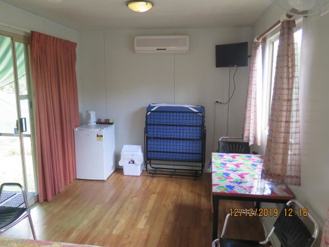 Batchelor Holiday Park - Sydneys Hotel 0