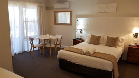 Bathurst Gold Panner - Sydneys Hotel 0