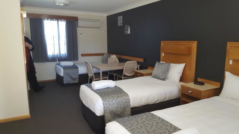Bathurst Gold Panner - Sydneys Hotel 2