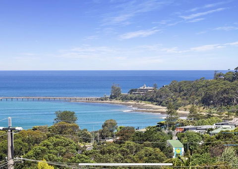 Bay Views Lorne - Sydneys Hotel 1