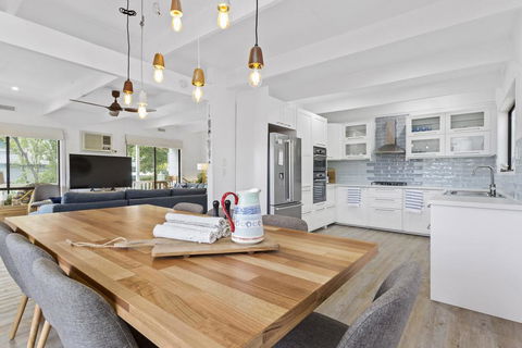 BAYSHORE - DROMANA - Sydneys Hotel 1