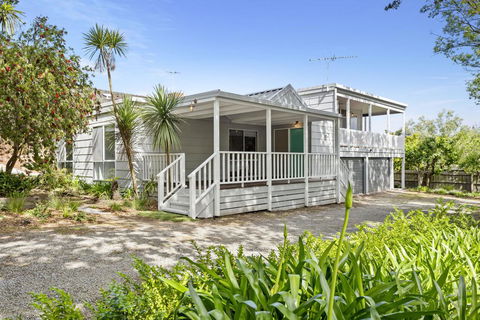 BAYSHORE - DROMANA - Sydneys Hotel 0