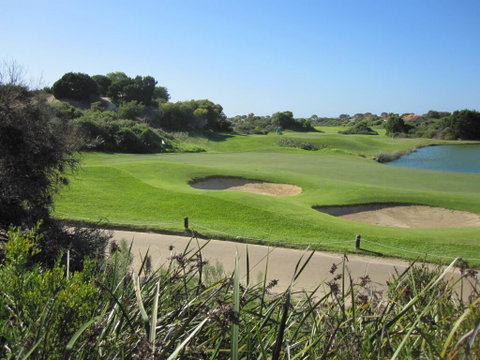 Beach And Golf Hideaway - Sydneys Hotel 1