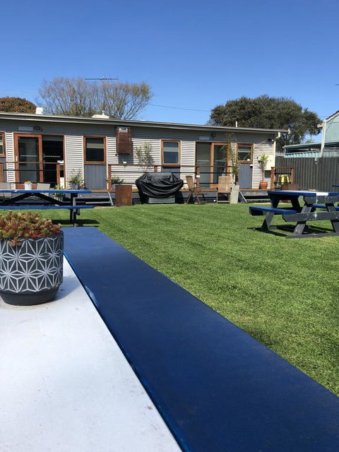 Beach Holiday Apartments - Sydneys Hotel 1