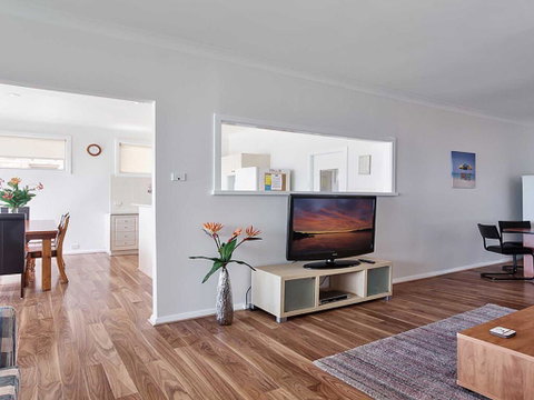Beached Inn' 93 Foreshore Drive - Spacious Beach Front House - Sydneys Hotel 3