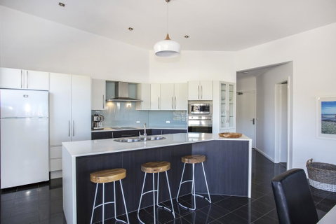 Beachfront Apartment 10 - Sydneys Hotel 2