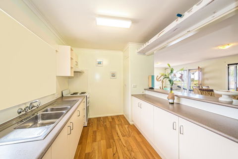 Beachfront At Bribie - Sydneys Hotel 3