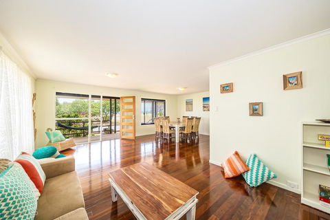 Beachfront At Bribie - Sydneys Hotel 0