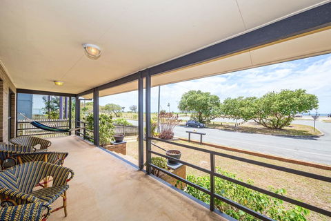 Beachfront At Bribie - Sydneys Hotel 2