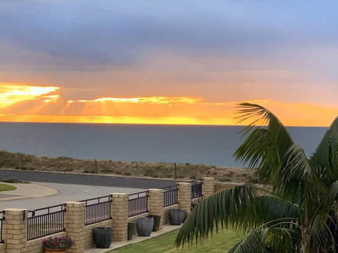 Relaxing Getaway Beachfront Access Multi Family Pets Mandurah - Sydneys Hotel 1
