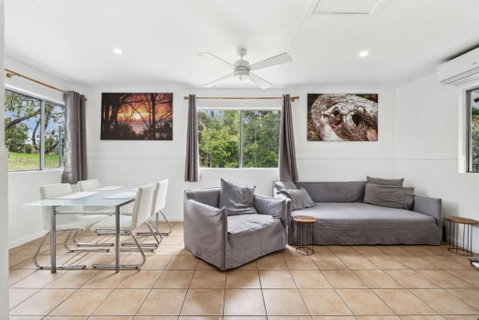 Red Rock Rest - Sydneys Hotel 1