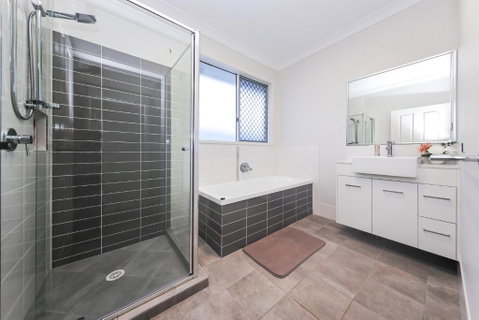 Redcliffe - Sydneys Hotel 2