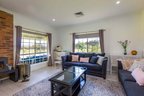 Redims Hill Cottage - Sydneys Hotel 1